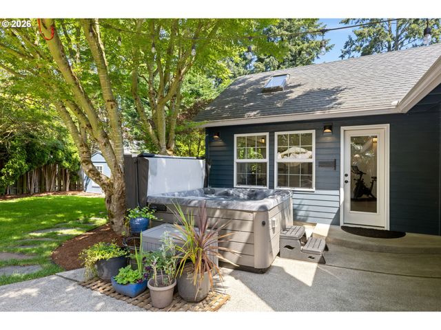 2270 OSTMAN Rd, West Linn, OR 97068