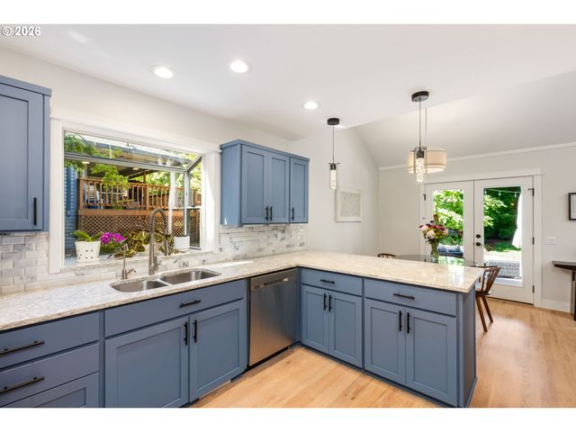2270 OSTMAN Rd, West Linn, OR 97068