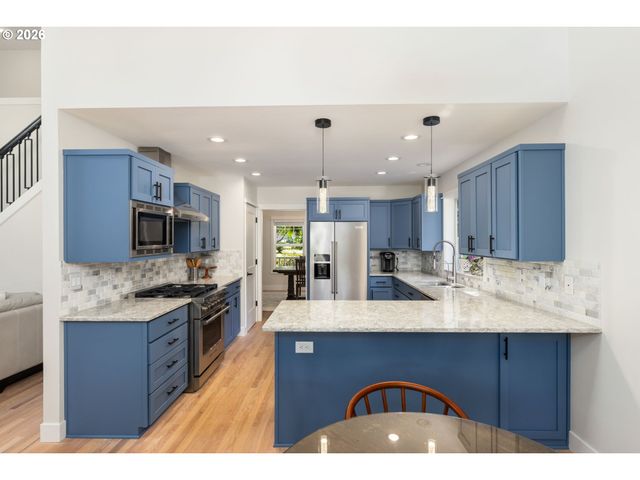 2270 OSTMAN Rd, West Linn, OR 97068