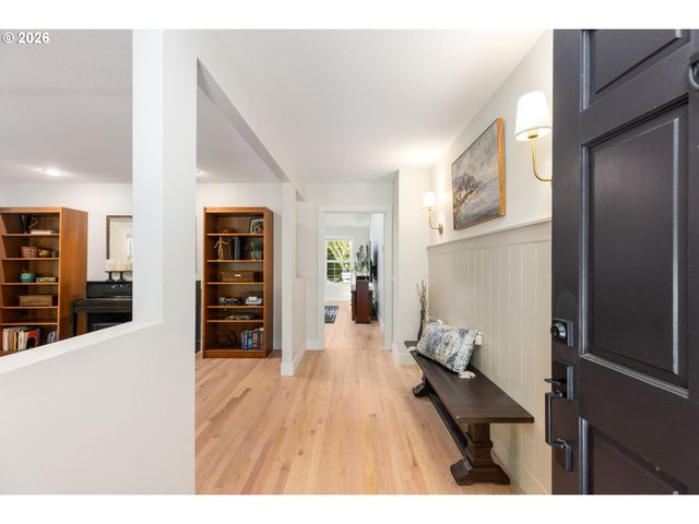 2270 OSTMAN Rd, West Linn, OR 97068