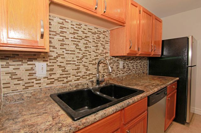 2212 Aldrich Avenue S 106, Minneapolis, MN 55405