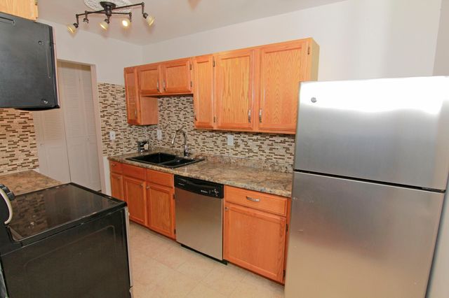 2212 Aldrich Avenue S 106, Minneapolis, MN 55405