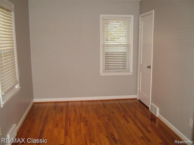 2702 N Main Street, Royal Oak, MI 48073
