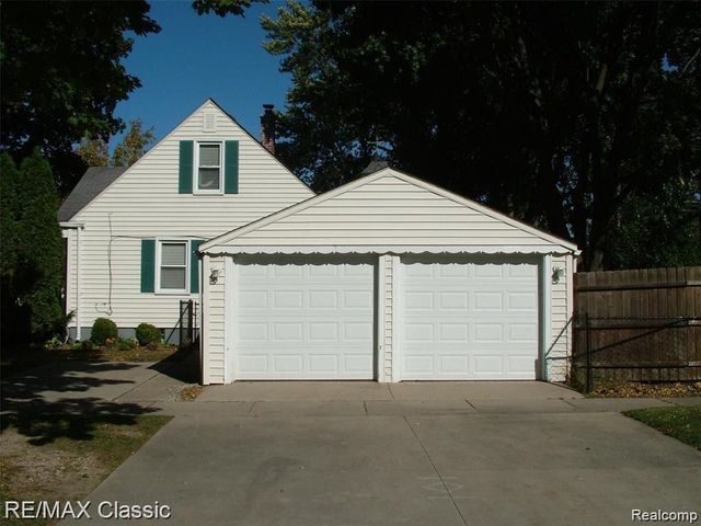 2702 N Main Street, Royal Oak, MI 48073