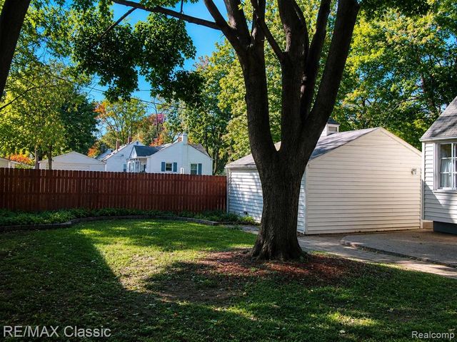 2702 N Main Street, Royal Oak, MI 48073