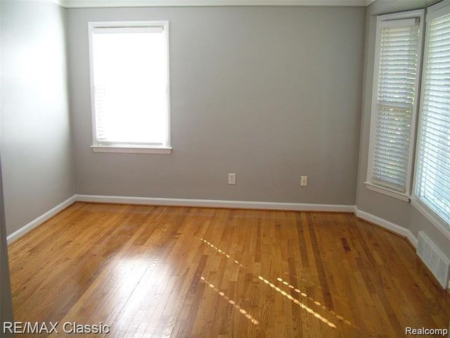 2702 N Main Street, Royal Oak, MI 48073