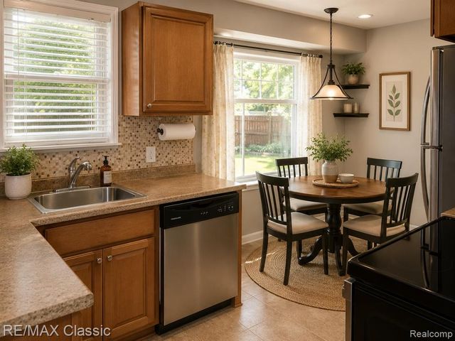 2702 N Main Street, Royal Oak, MI 48073