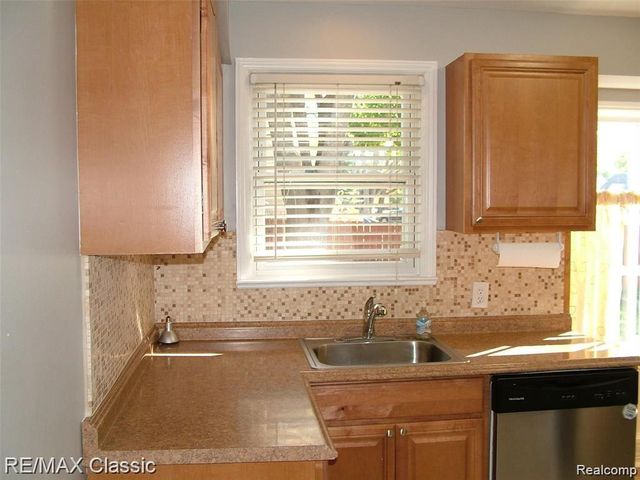 2702 N Main Street, Royal Oak, MI 48073