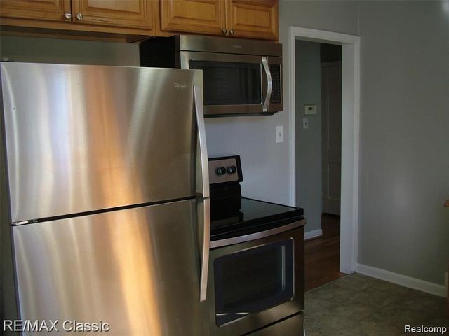 2702 N Main Street, Royal Oak, MI 48073