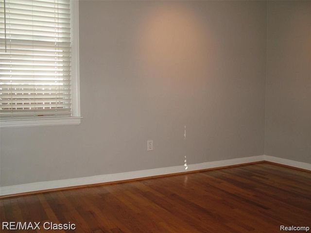 2702 N Main Street, Royal Oak, MI 48073
