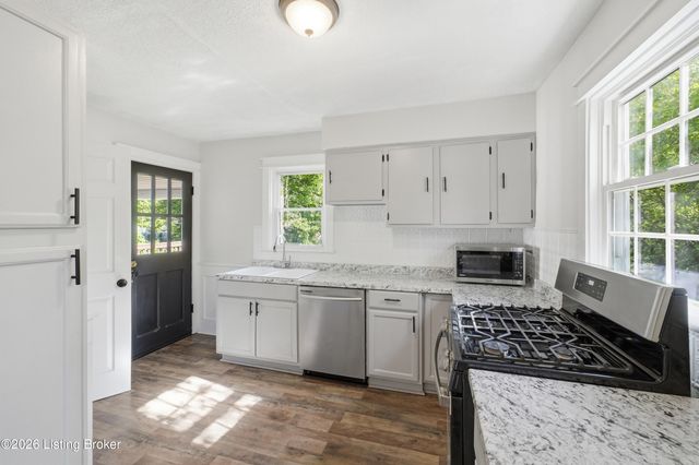 1105 Walter Ave, Louisville, KY 40215