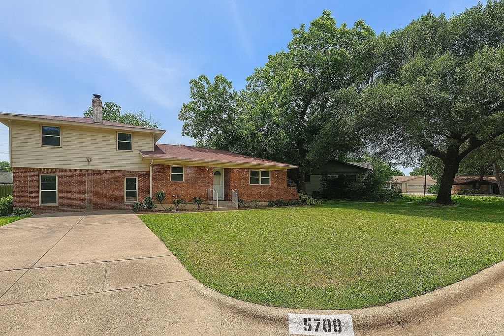 5708 Melinda Street, Haltom City, TX 76117