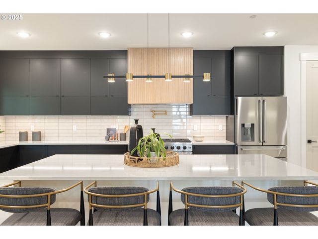 2475 Nw BIRKENDENE St, Portland, OR 97229