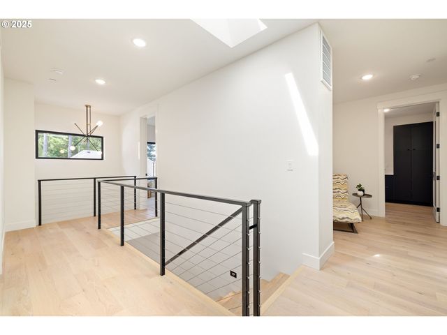 2475 Nw BIRKENDENE St, Portland, OR 97229