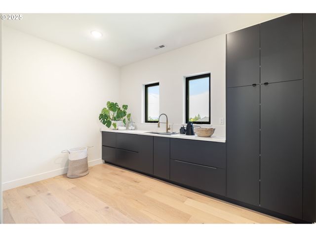 2475 Nw BIRKENDENE St, Portland, OR 97229