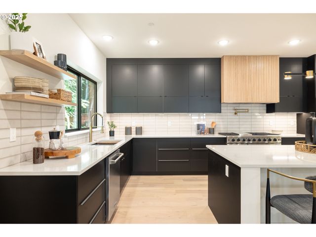 2475 Nw BIRKENDENE St, Portland, OR 97229