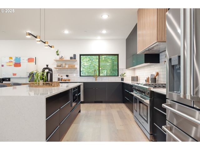 2475 Nw BIRKENDENE St, Portland, OR 97229