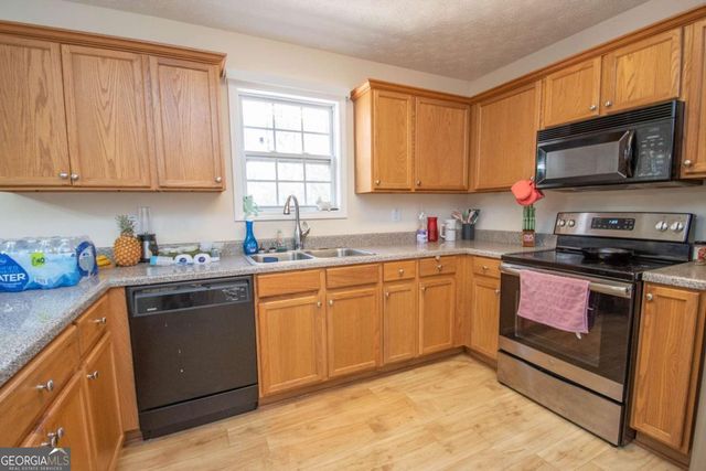 74 Canterbury Drive, Grantville, GA 30220