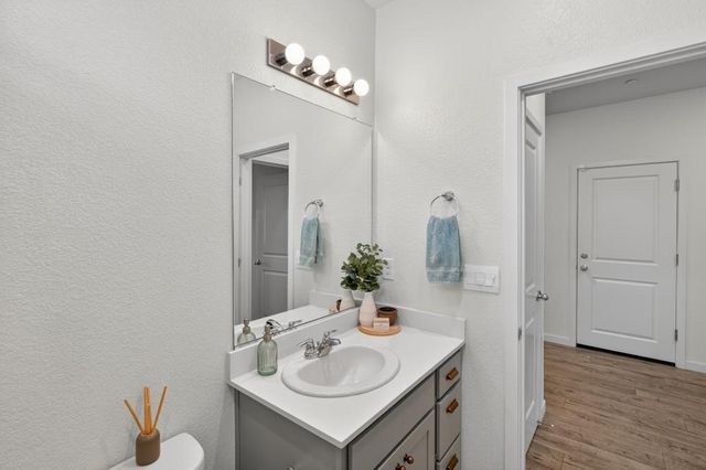 1348 S Kestrel Ln, Stockton, CA 95215