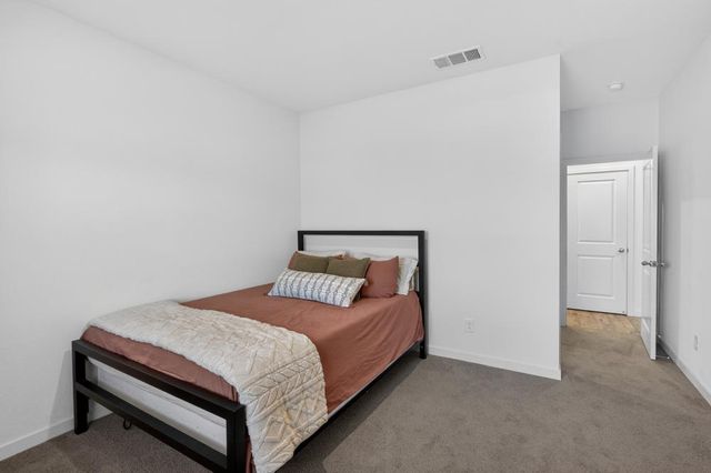 1348 S Kestrel Ln, Stockton, CA 95215