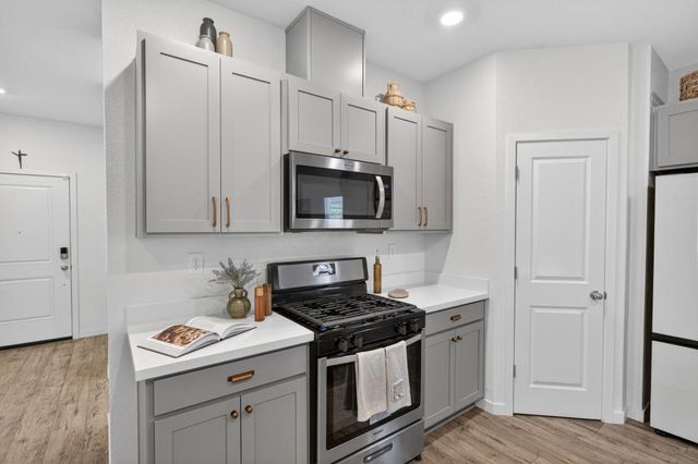 1348 S Kestrel Ln, Stockton, CA 95215