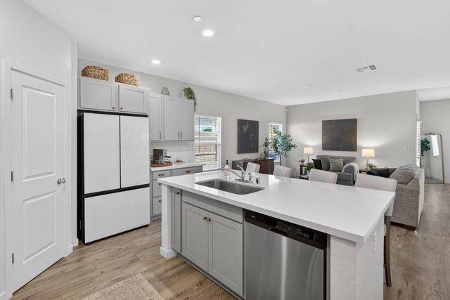 1348 S Kestrel Ln, Stockton, CA 95215