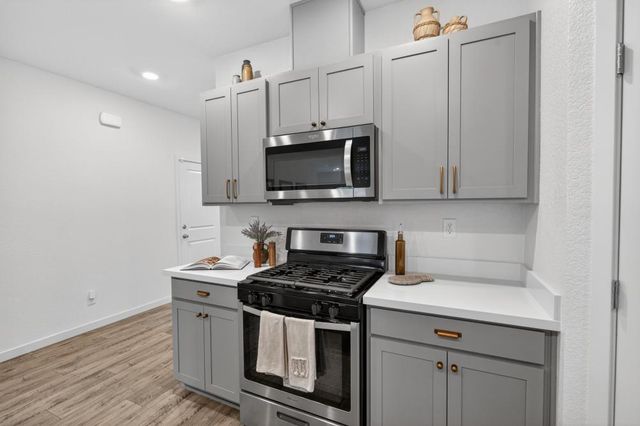 1348 S Kestrel Ln, Stockton, CA 95215