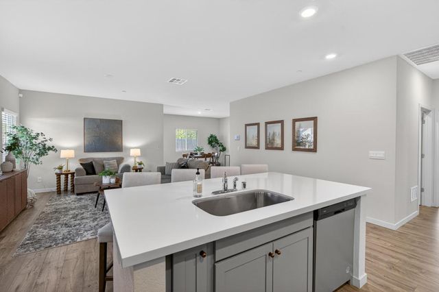 1348 S Kestrel Ln, Stockton, CA 95215