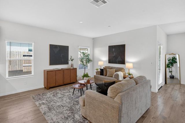 1348 S Kestrel Ln, Stockton, CA 95215