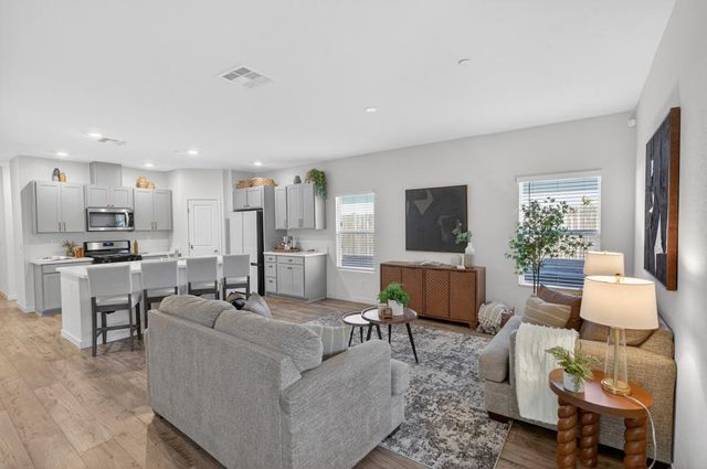 1348 S Kestrel Ln, Stockton, CA 95215