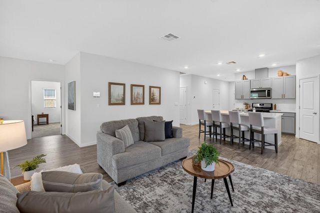 1348 S Kestrel Ln, Stockton, CA 95215