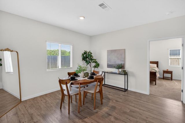 1348 S Kestrel Ln, Stockton, CA 95215