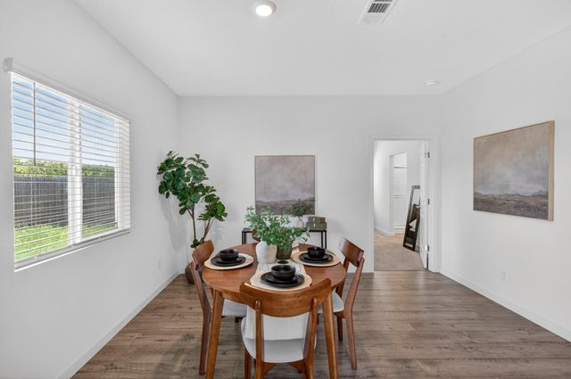 1348 S Kestrel Ln, Stockton, CA 95215