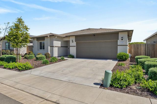 1348 S Kestrel Ln, Stockton, CA 95215