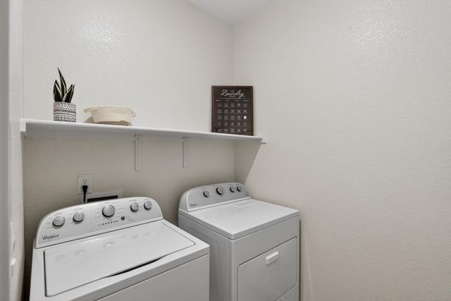 1348 S Kestrel Ln, Stockton, CA 95215