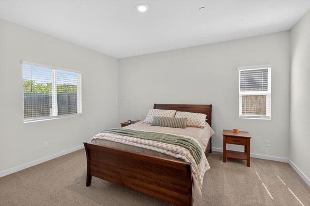 1348 S Kestrel Ln, Stockton, CA 95215