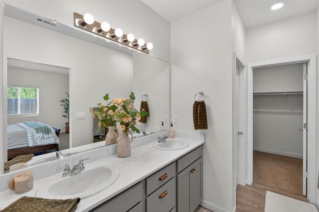 1348 S Kestrel Ln, Stockton, CA 95215