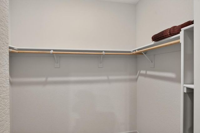 1348 S Kestrel Ln, Stockton, CA 95215