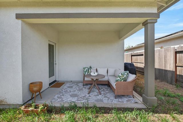 1348 S Kestrel Ln, Stockton, CA 95215