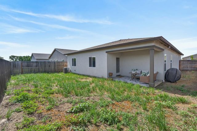 1348 S Kestrel Ln, Stockton, CA 95215