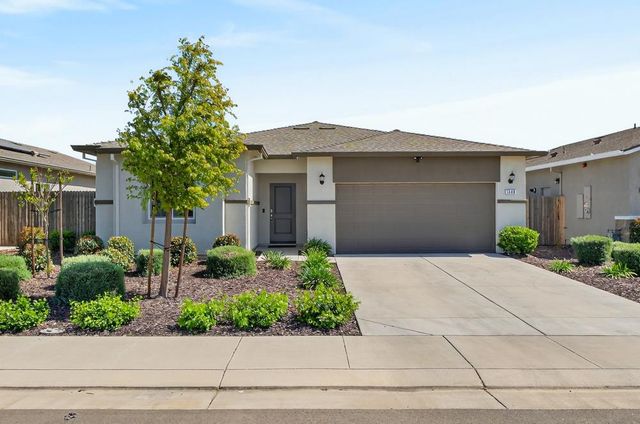 1348 S Kestrel Ln, Stockton, CA 95215