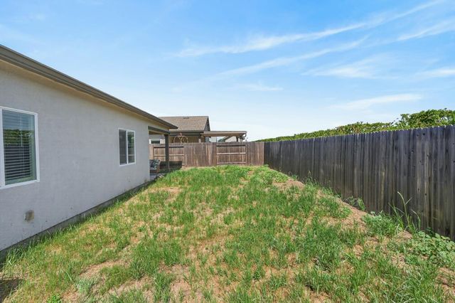 1348 S Kestrel Ln, Stockton, CA 95215