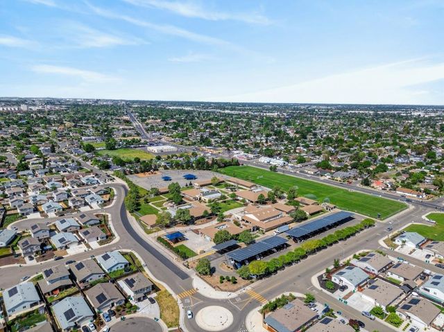 1348 S Kestrel Ln, Stockton, CA 95215