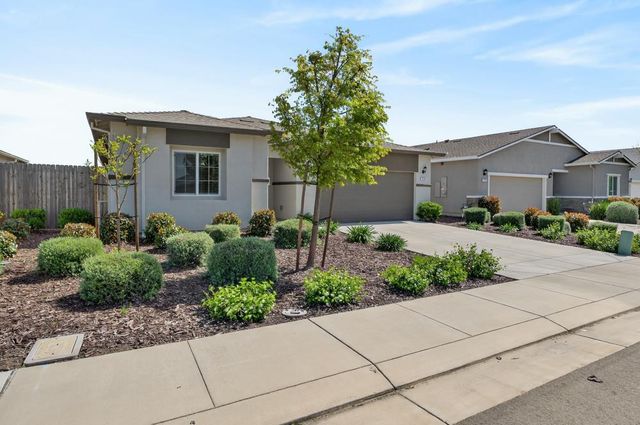 1348 S Kestrel Ln, Stockton, CA 95215