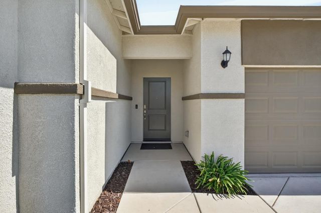 1348 S Kestrel Ln, Stockton, CA 95215