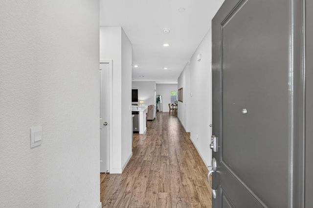 1348 S Kestrel Ln, Stockton, CA 95215