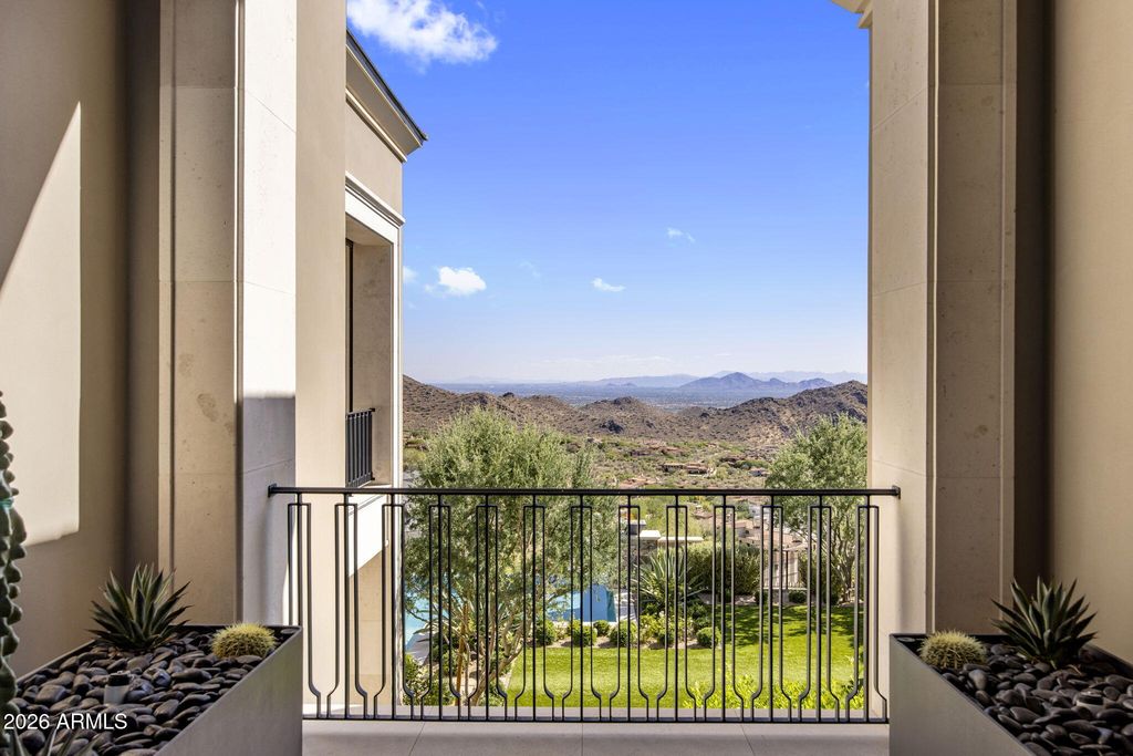 Image 10 of property listing at 11235 E Wingspan Way, Scottsdale, AZ 85255