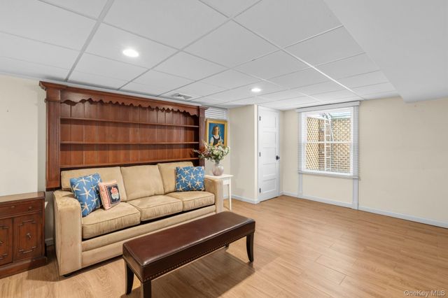 22 Spring Lane, Sag Harbor, NY 11963