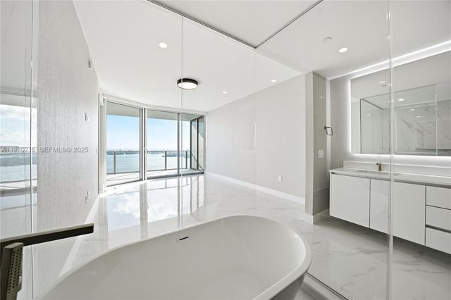 700 NE 24TH ST 4801, Miami, FL 33137