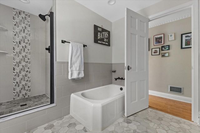 2537 N 84th STREET, Milwaukee, WI 53226